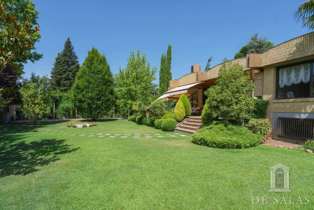 Vivir rodeado de una gran jardín: Todo un lujo en Conde Orgaz