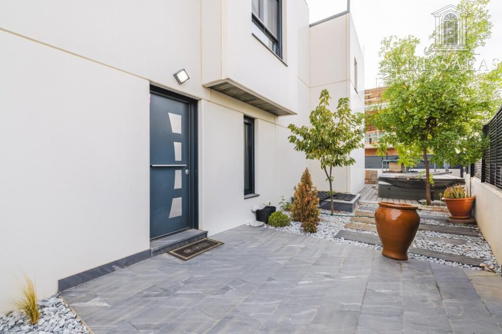 Inmuebles 2 Fantástico chalet independiente en esquina en Valdebebas