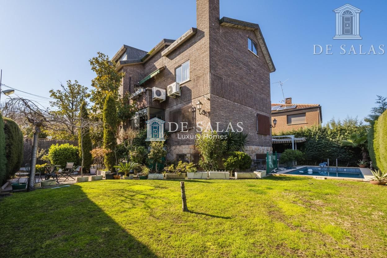 Magnífico chalet pareado con piscina