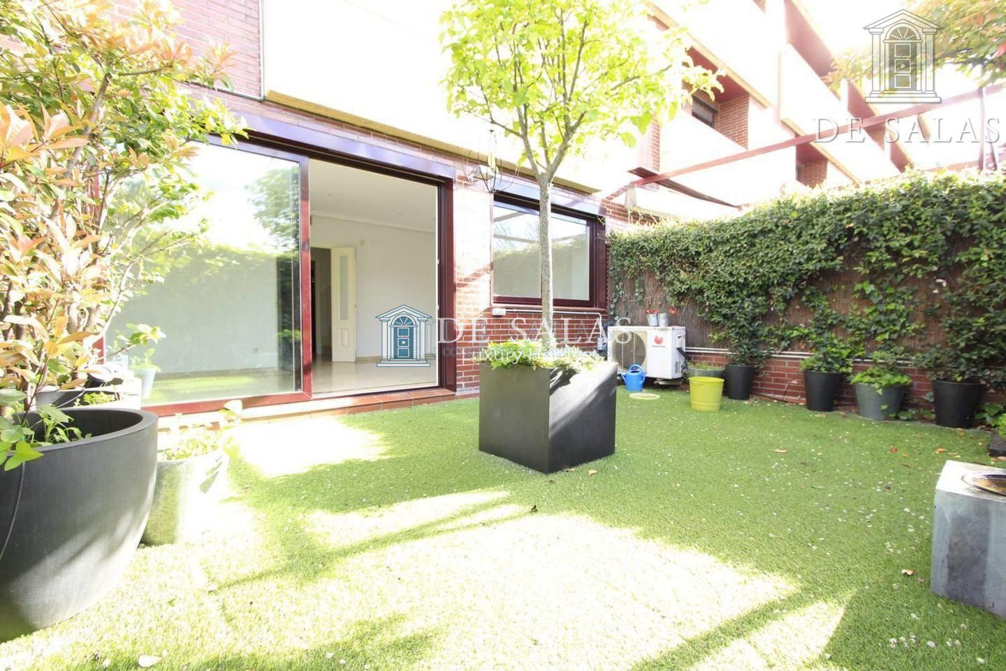 Excelente bajo con jardín en Arroyo de la Vega