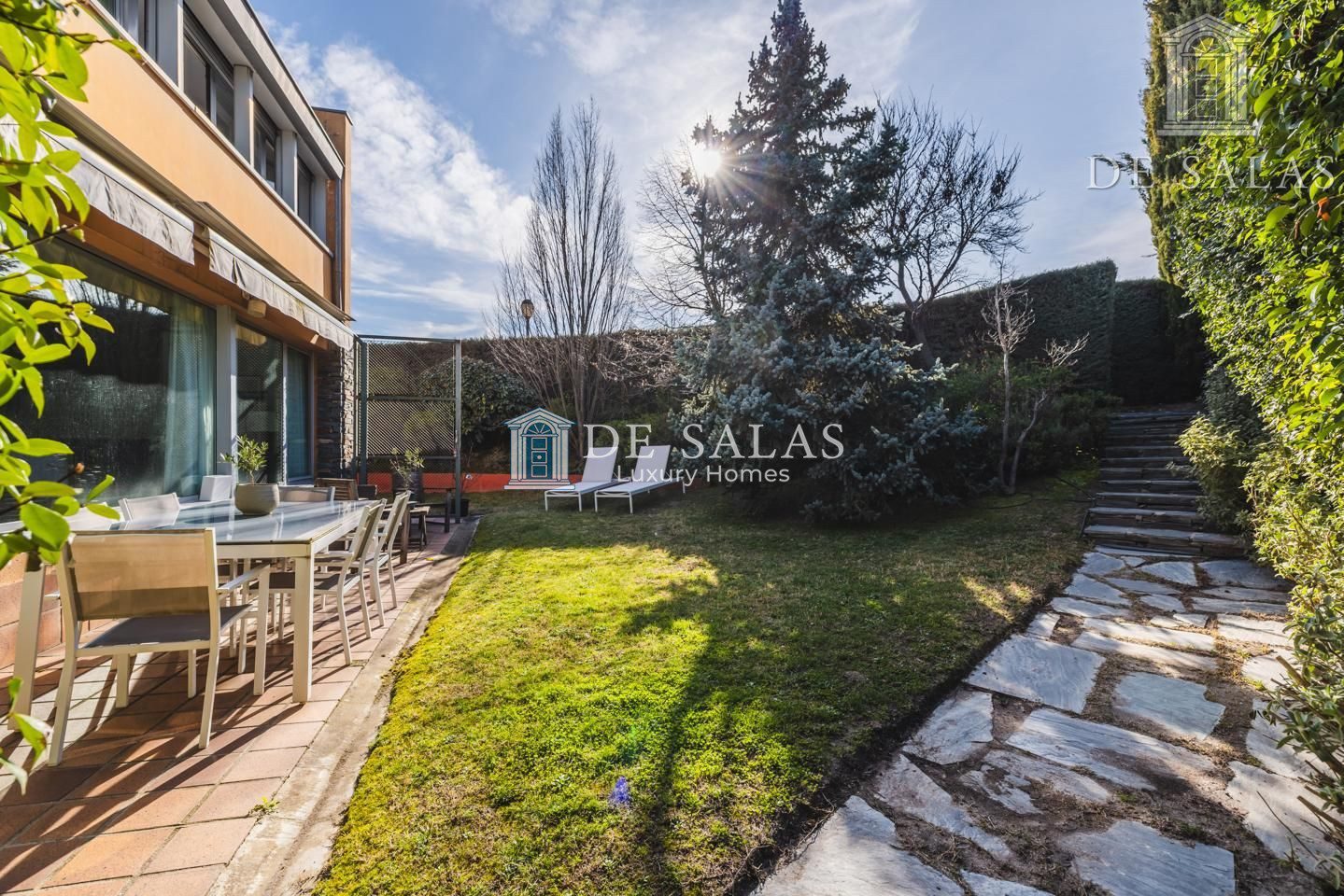 Chalet pareado de lujo en El Encinar de los Reyes