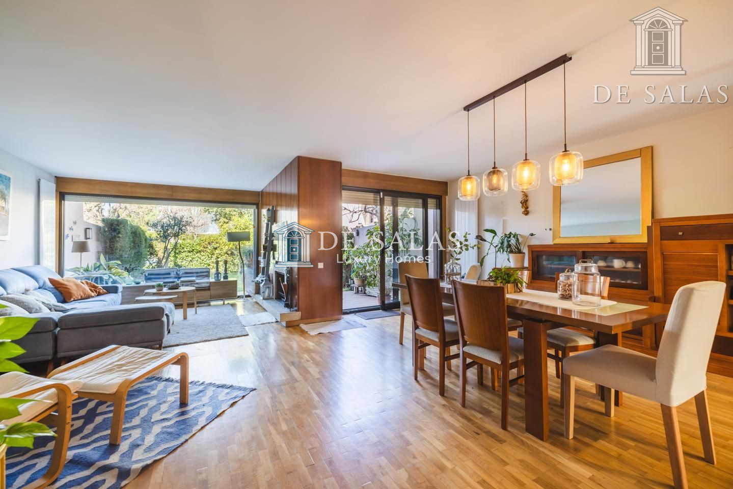 Maravilloso Chalet adosado con jardín privado en Quinta de los Molinos