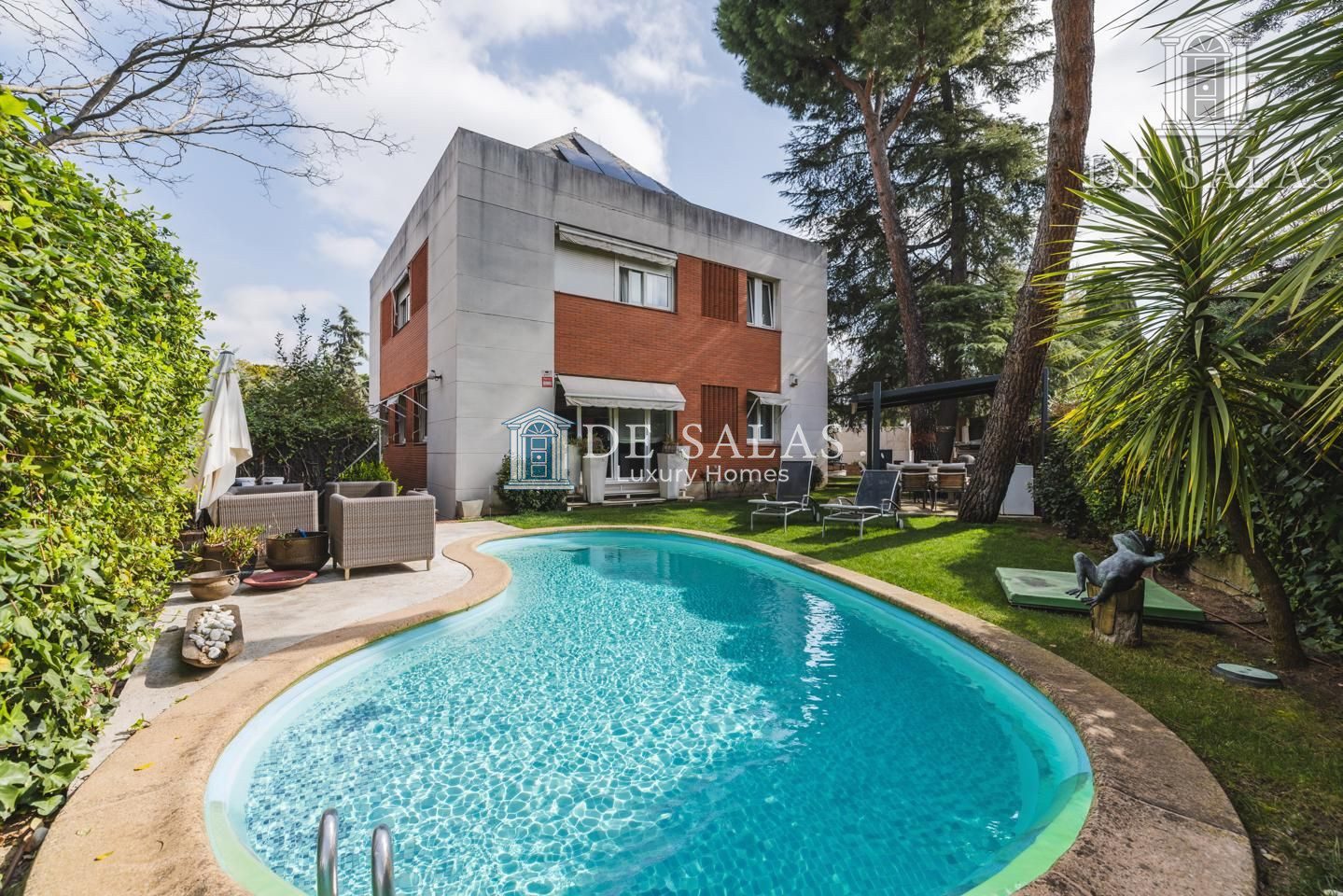 Estupendo chalet independiente en el Parque del Conde de Orgaz.