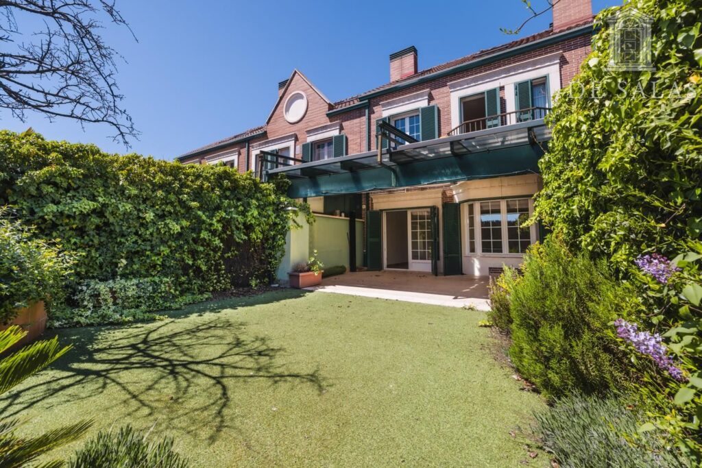 Chalet adosado de lujo en El Encinar de los Reyes - 308 m2