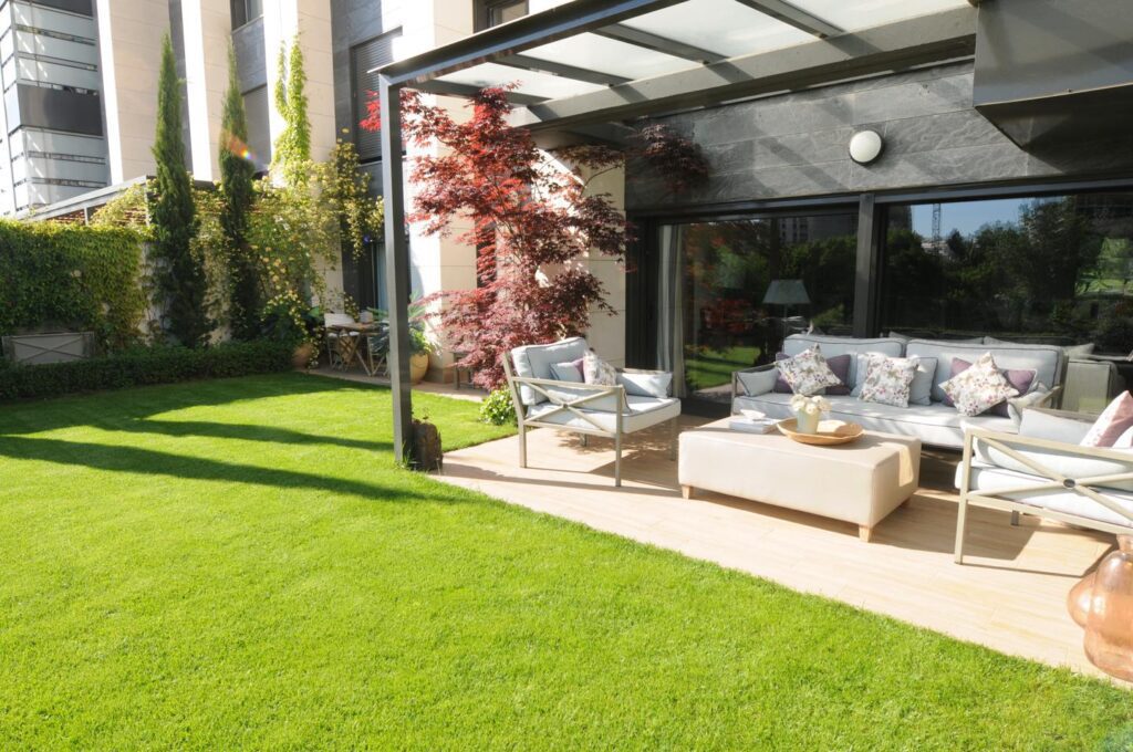 Inmuebles 4 Impecable bajo con jardín privado