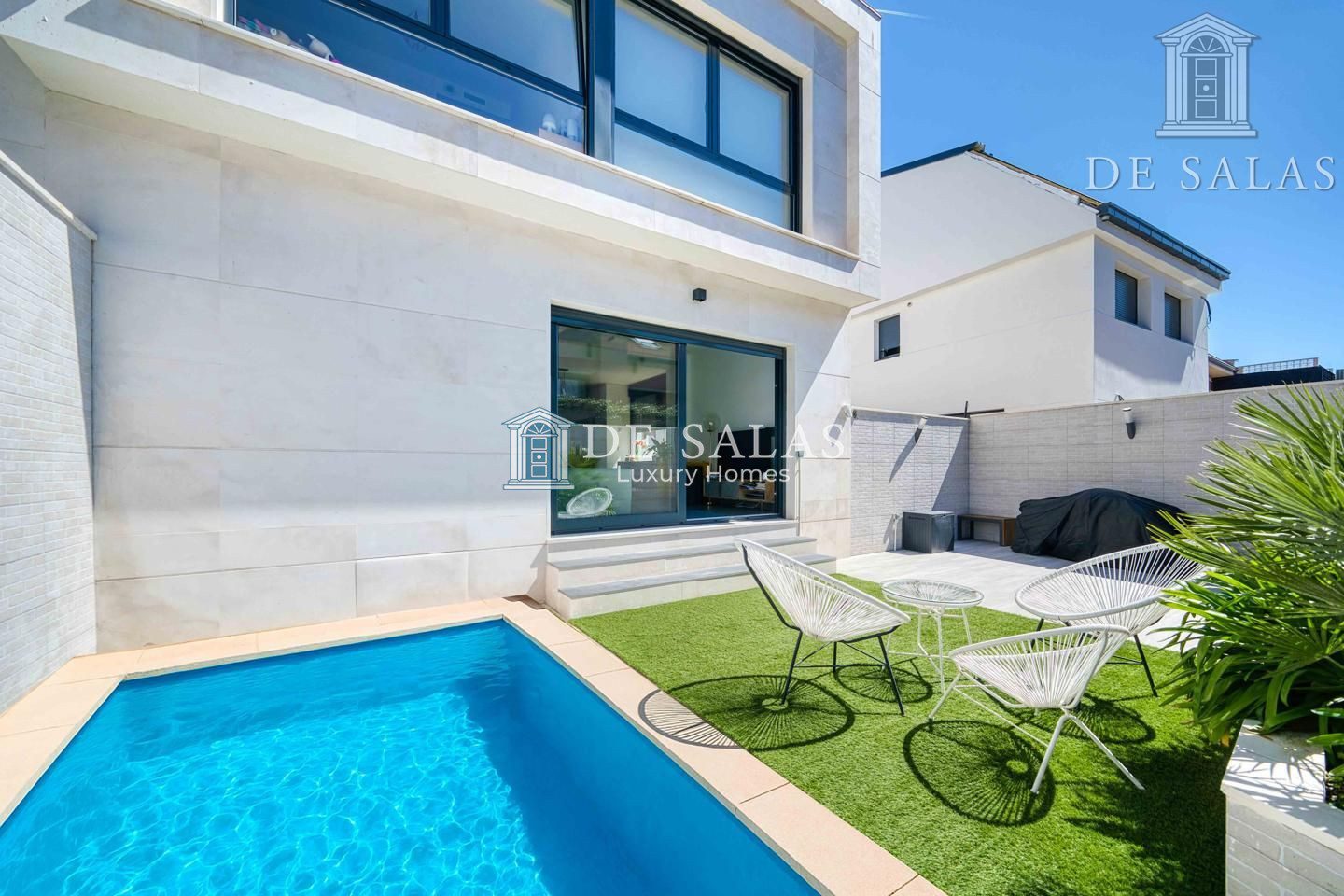 Moderno chalet pareado en Montecarmelo