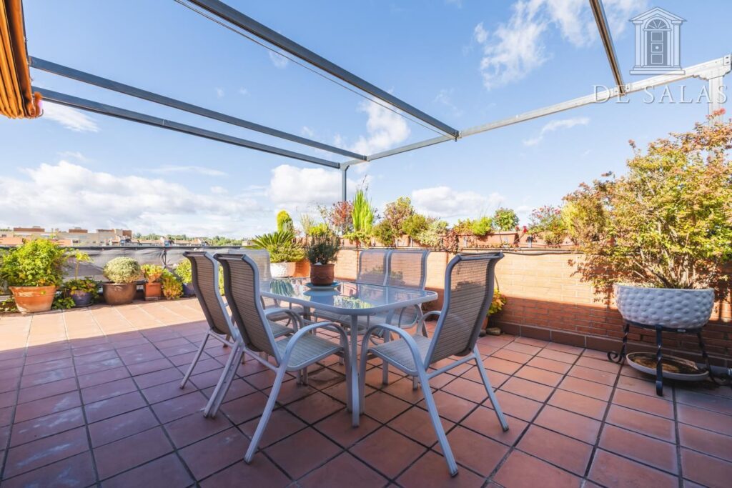 Ático con terraza de 90 m2 en Campo de las Naciones