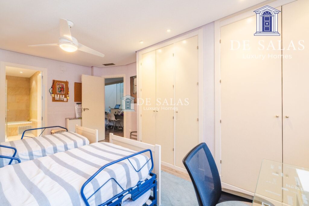 Espectacular Chalet Adosado en el Parque de Conde Orgaz — 27