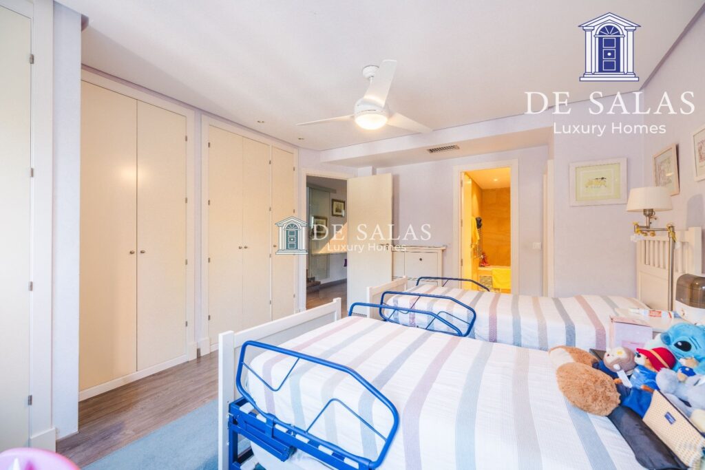 Espectacular Chalet Adosado en el Parque de Conde Orgaz — 28