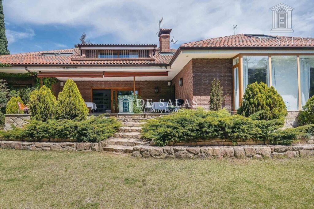 Magnífico chalet independiente de 850 m2 construidos y 2.900m² de parcela. — 2