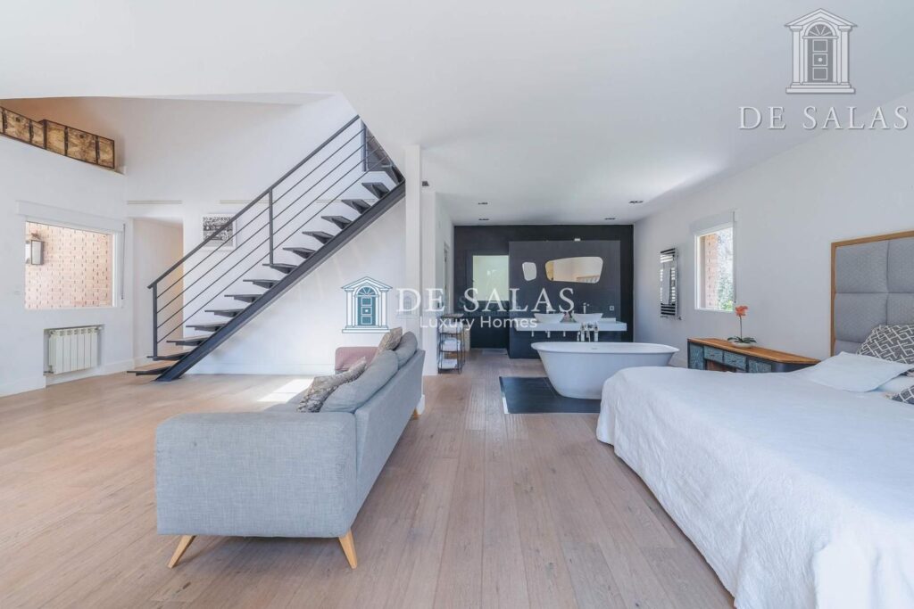 Magnífico chalet independiente de 850 m2 construidos y 2.900m² de parcela. — 30