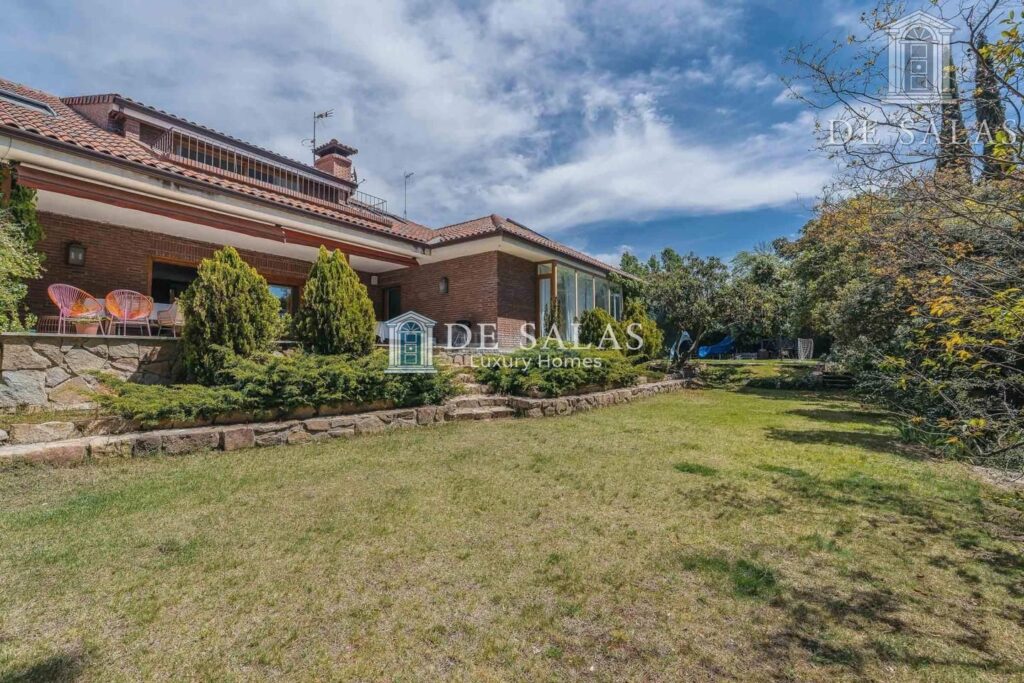 Magnífico chalet independiente de 850 m2 construidos y 2.900m² de parcela. — 1