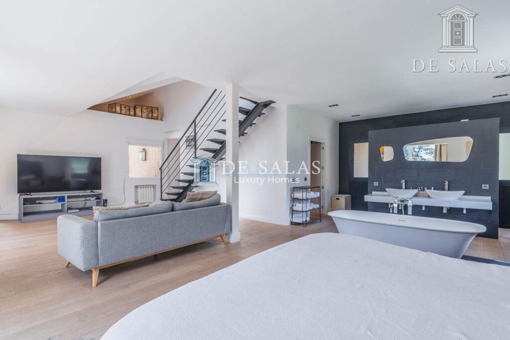 Magnífico chalet independiente de 850 m2 construidos y 2.900m² de parcela. — 32